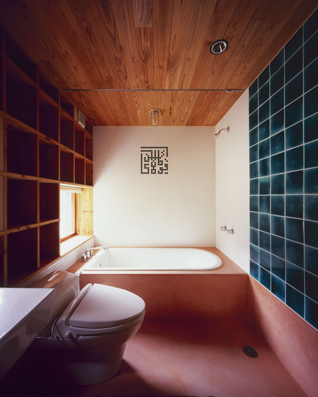 Woodcraft-House-Bathroom