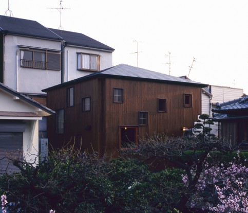 The unassuming exterior.of the house. Photo: Kazuya Morita Architecture Studio