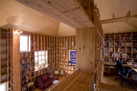 View of the salon from the second-floor bedroom. Photo: Kazuya Morita Architecture Studio