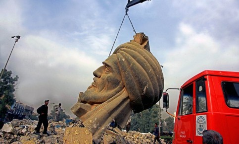  A crane lifts the statue of al-Mansur after it was hit by an explosion in Baghdad in 2005. Photograph: Karim Sahib/AFP/Getty Images