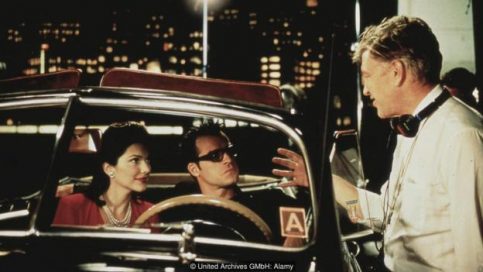 David Lynch gives instructions to Laura Harring and Justin Theroux on the set of Mulholland Drive (Credit: United Archives GMbH: Alamy)