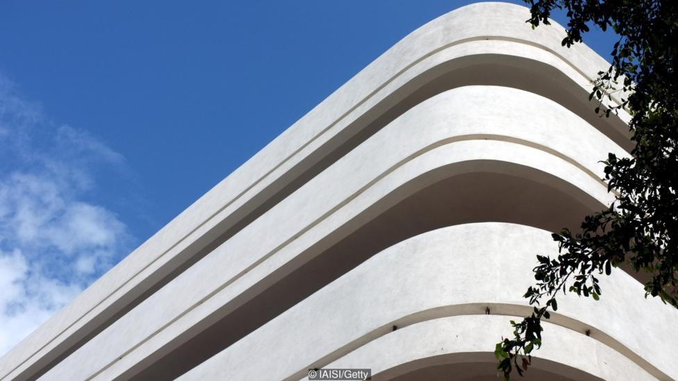 Tel Aviv Bauhaus – International Style, the White City’s narrow balconies